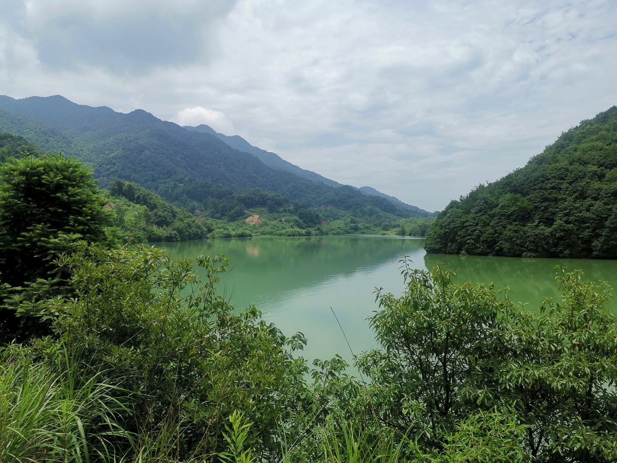 上青古道 · 水库翠色