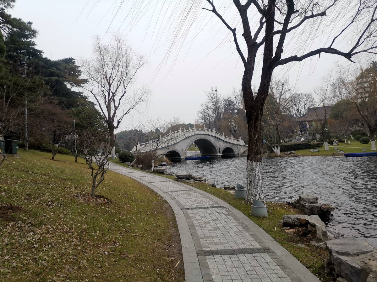 玄武湖 · 三孔白桥