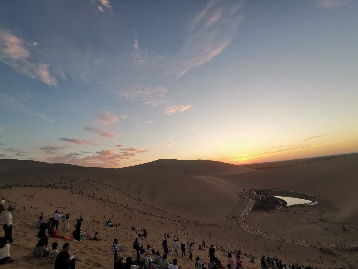 敦煌 · 莫高窟与鸣沙山月牙泉