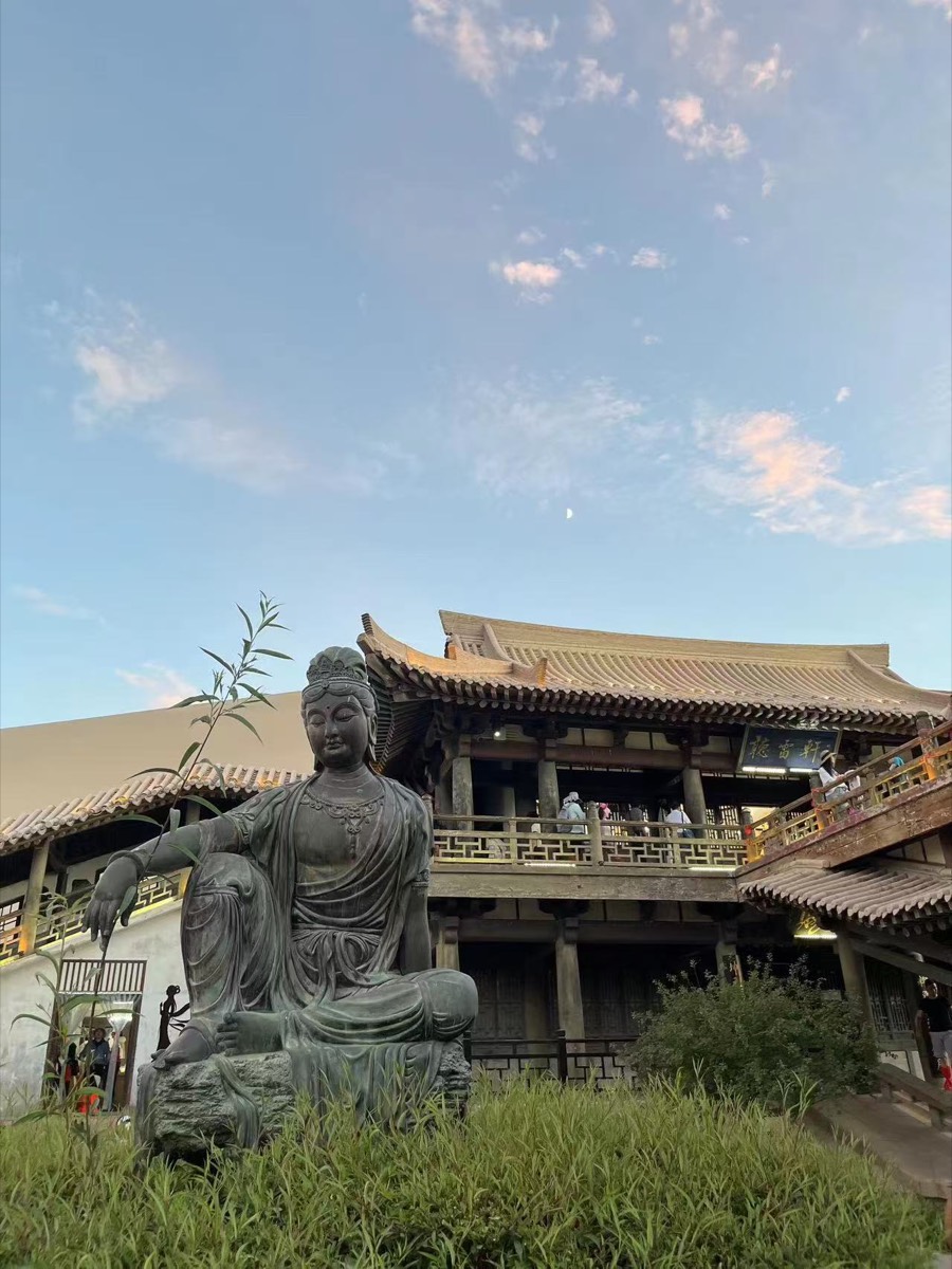 敦煌 · 月牙泉畔观音像