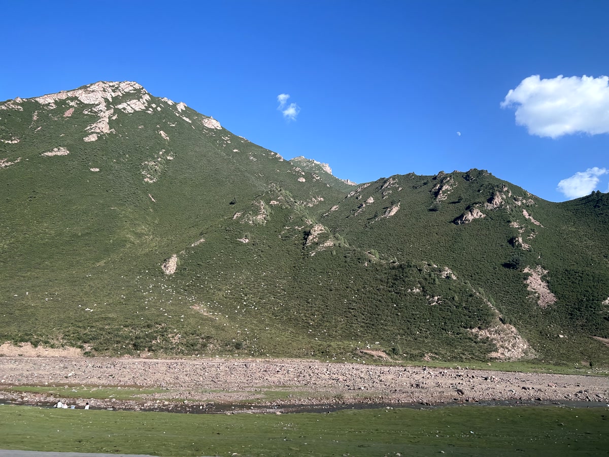 祁连山 · 青山与河床