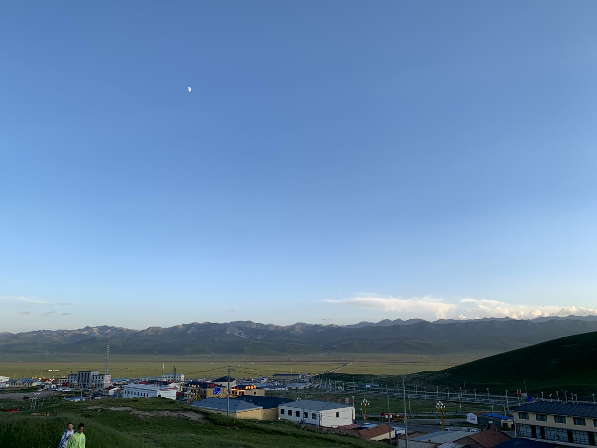 祁连 · 暮色县城