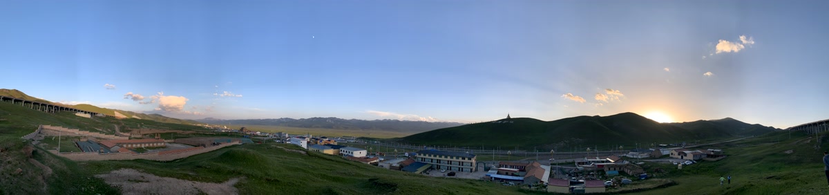 祁连 · 黄昏小镇全景