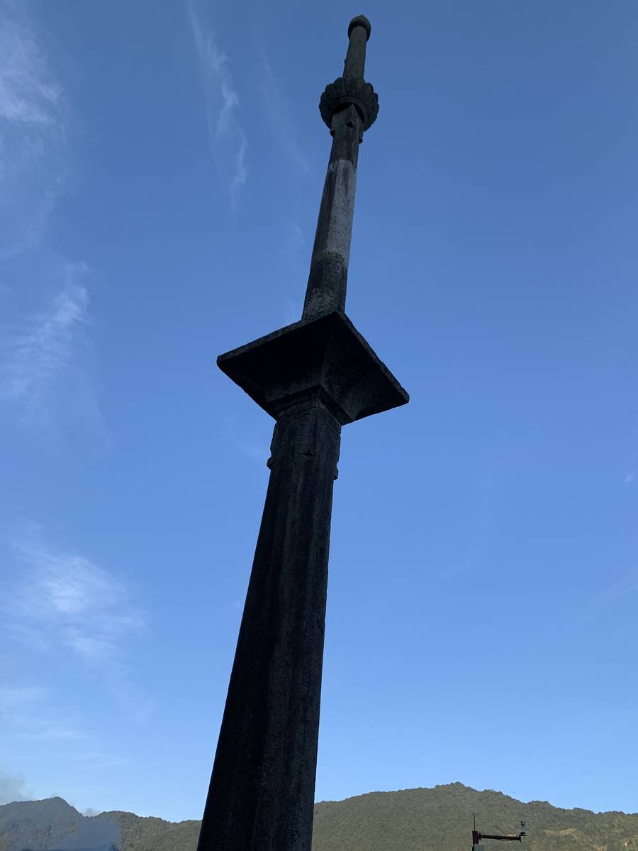 广场上的功名旗杆