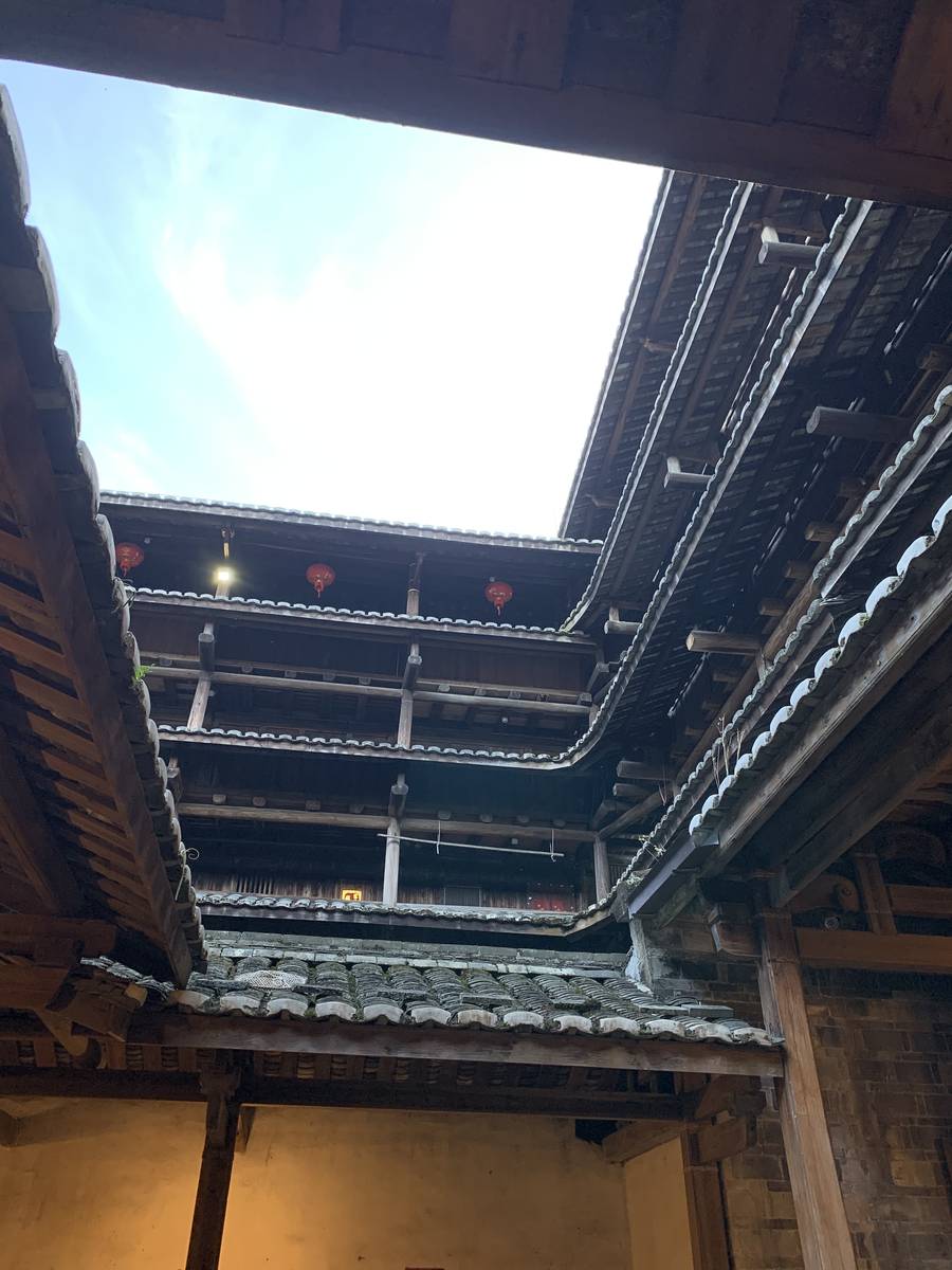 回望圆形回廊