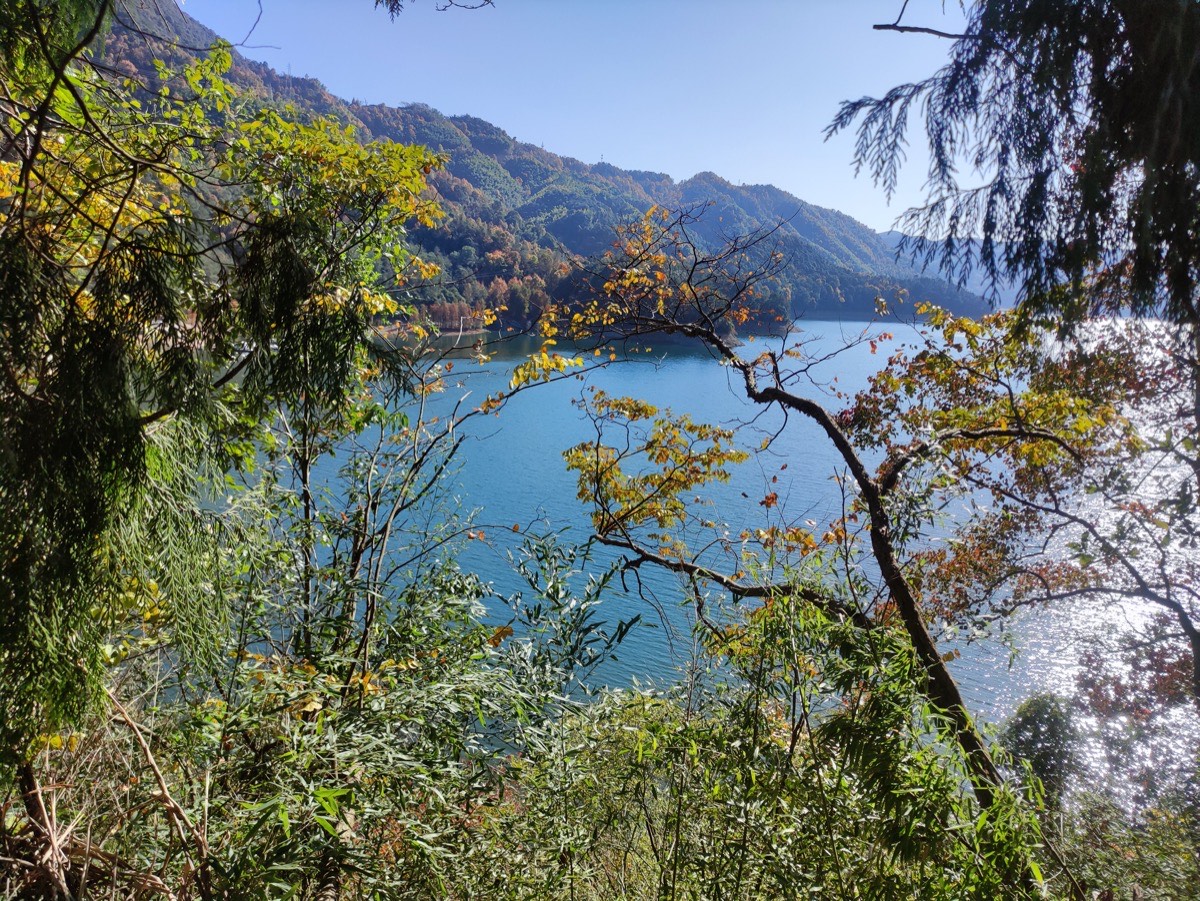 贵门 · 湖边秋色