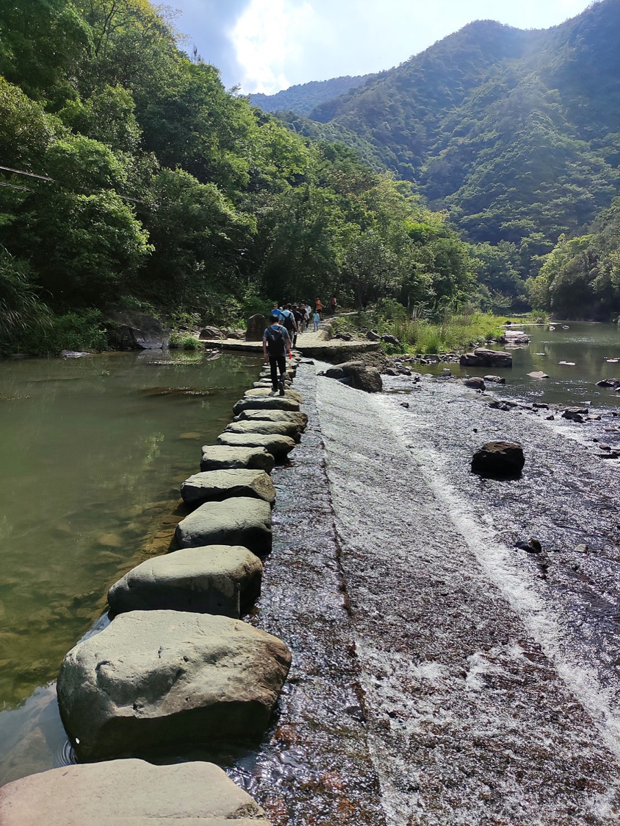 盐帮十八渡 · 踏石墩过溪