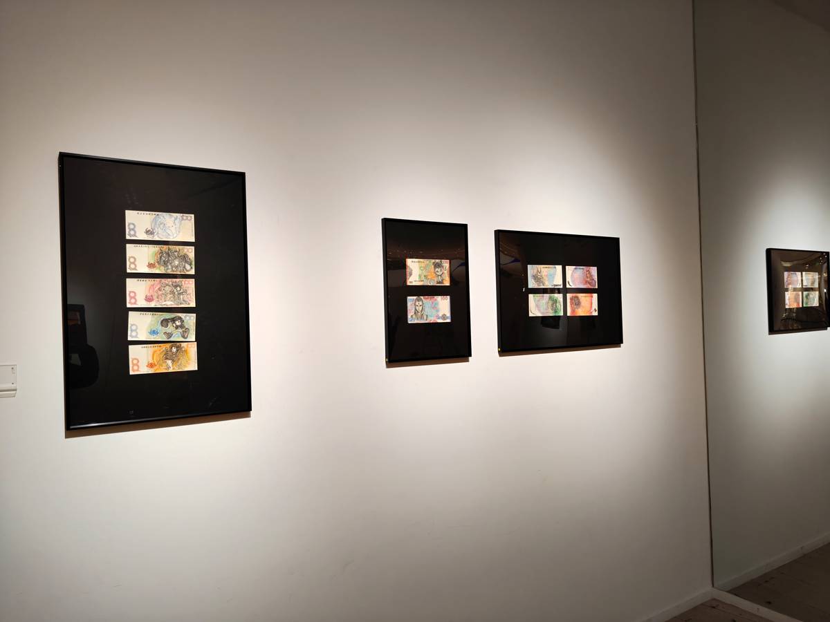 画展现场 · 白墙黑框